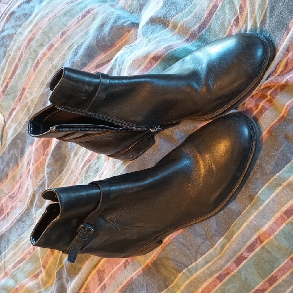 Ecco Chelsea Boots